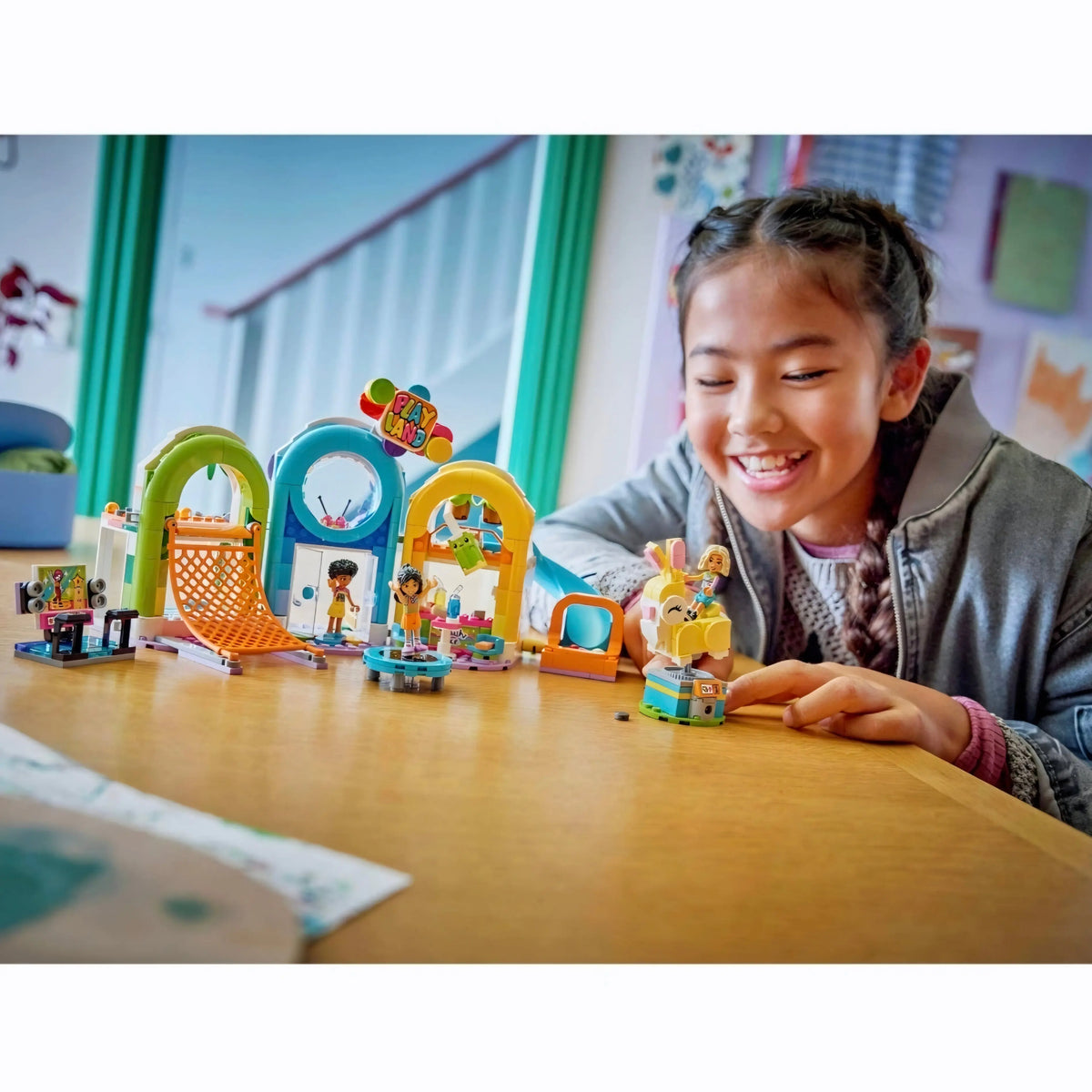 LEGO 42686: Friends - Binnenspeeltuin  -  Multiplaza