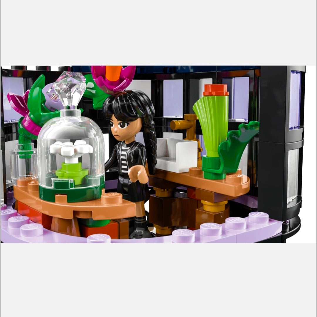 LEGO 76684: Wednesday - Zwarte Dahlia