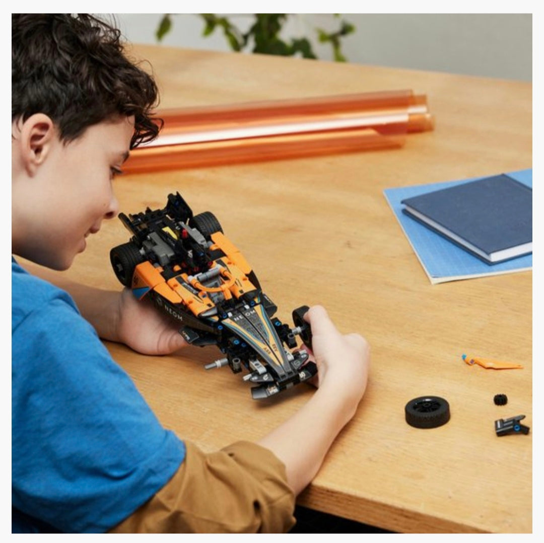 LEGO: Technic 42169 - NEOM Mclaren Formula E Racewagen