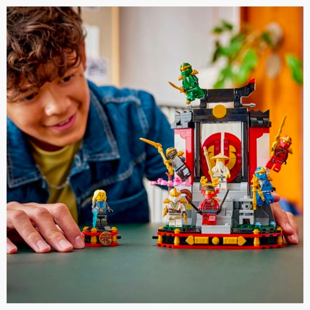 LEGO 71866: 15-Jarig Jubileum -  Display met Ninjapersonages